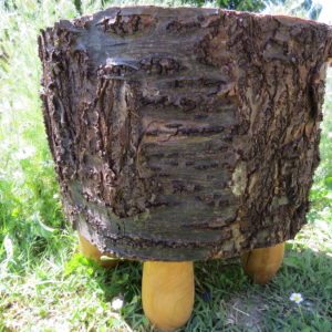 tabouret en cerisier massif. L'atelier de valérie. Fabrication artisanale . Pièce unique . Domessin. Savoie . France