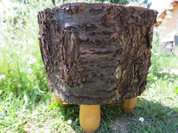 tabouret en cerisier massif. L'atelier de valérie. Fabrication artisanale . Pièce unique . Domessin. Savoie . France