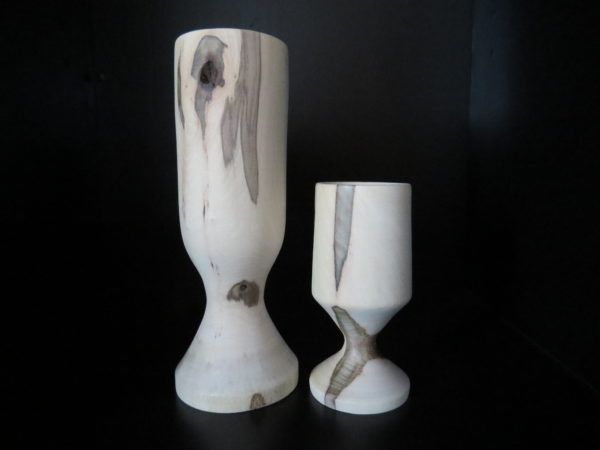 Le Duo vases en noyer. L'atelier de valérie . Tournage sur bois . Fabrication artisanale . Pièce unique . Domessin . Savoie . France